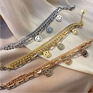 Fancy Jewelry gold disco in acciaio inossidabile sorriso sorridente incisione del viso charms braccialetti a catena spessa a triplo strato per donne ragazze - Product Image 1