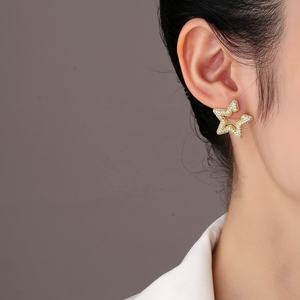 Pendientes de Plata 925 con Baño de Oro, Diseño de Pentagrama con Incrustaciones de Circonita, Modernos, Elegantes, Versátiles, Regalo de Lujo para Mujer - Product Image 2