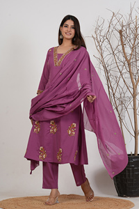 Ensemble kurta : Achetez en gros des robes pour femmes, vêtements décontractés d'été, mode indienne et pakistanaise, haut et bas élégants, pour revendeurs en ligne. - Product Image 5
