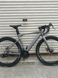 Bicicleta de Carretera de Aluminio de Alto Rendimiento, 27 Velocidades, 700C, Frenos de Disco Dobles, Llantas de Aleación de Aluminio de Doble Capa - Product Image 4