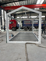 Structure de bâtiment démontable avec assemblage boulonné et aménagement ouvert pour l'installation de espaces préfabriqués et sur site