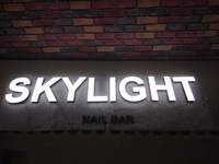 Enseignes de magasin LED à éclairage frontal en PVC, durables et élégantes pour les commerces de détail et les bureaux