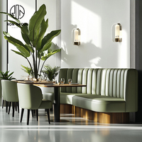 Moderner Holztisch mit Halbkreisform für Restaurants und Cafés, sowie Sitzbank-Möbel und Sofa-Sitzgruppen für Cafés