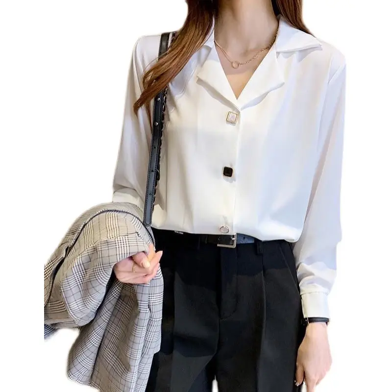 Wholesale new Korean version of the full-sleeved long-sleeved white shirt blouse Yankee shirt underwear bottoming shirt