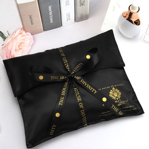 Bolsa de satén personalizada con logo y lazo para embalaje de pelucas, extensiones de cabello, joyería, zapatos, ropa y como bolsa guardapolvo con solapa. - Product Image 1