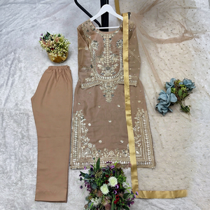 Ensemble Anarkali beige brodé avec dupatta, tenue traditionnelle indienne et pakistanaise pour femme, coupe régulière, longueur ras du sol, idéal pour les mariages - Product Image 2