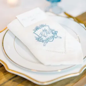 Özel logo kişiselleştirilmiş masa yemek peçeteleri hemstitch keten pamuk düğün parti için kumaş peçete işlemeli peçeteler