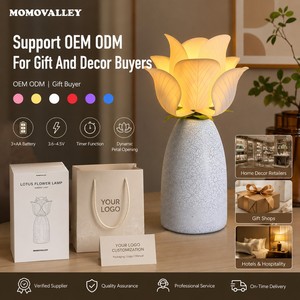 Lampe de table décorative en forme de <span class=keywords><strong>rose</strong></span>, couleur au choix, à piles, pour les acheteurs de fournitures de vente au détail pour les magasins de style de vie - Product Image 6