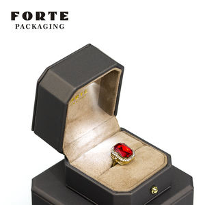 Scatola per Gioielli FORTE Rettangolare in Pelle con Illuminazione LED Personalizzata e Inserto in Plastica - Product Image 6