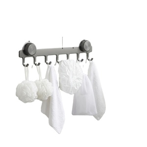 Rail à crochets en métal auto-adhésif avec 6 crochets pour le rangement des serviettes de bain, design minimaliste - Product Image 1