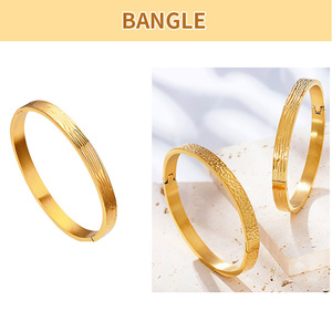 Nhà Máy Giá Chất Lượng Cao Phụ Nữ Thiết Kế Đơn Giản Thép Không Gỉ Mạ Vàng Tùy Chỉnh Khắc Bangles - Product Image 3