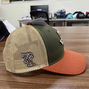 Écusson personnalisé OEM de haute qualité 6 panneaux Écusson de broderie à bord pré-incurvé Logo Maille vierge SnapBack Ri Style 112 Casquette de chapeaux de camionneur - Product Image 6