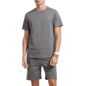 Ensembles de t-shirts et shorts pour hommes en gros pour tenues décontractées d'extérieur, ensembles de shorts d'été pour hommes sur mesure en vente à prix abordable - Product Image 1