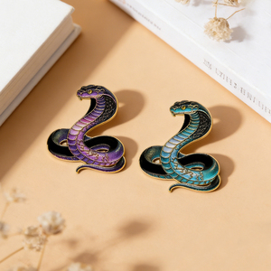 Al por mayor, insignias y pines de <span class=keywords><strong>cobra</strong></span> personalizados, pines de esmalte de alta calidad, artesanías metálicas, pin de solapa de moda para sombreros, diseño personalizado - Product Image 1