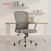 Chaise de bureau visiteur moderne grise en maille, réglable en hauteur, pivotante, avec base chromée 5 étoiles de 350 mm, dossier inclinable et dossier moyen