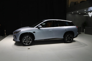 รถยนต์ SUV รุ่น L Range-Extended ปี 2024 ระยะทางวิ่ง 700 กม. มอเตอร์ 150-200 กิโลวัตต์ แบตเตอรี่ 30 กิโลวัตต์ชั่วโมง แรงบิด 300-400 นิวตันเมตร รถยนต์แบบ Range-Extended ยี่ห้อ Nezha - Product Image 2