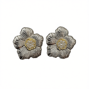 Orecchini a Perno E3002 Bicolore con Fiore, in Argento 925 con Incastonatura a Pavé di Diamanti, Classici da Donna per Uso Quotidiano - Product Image 1