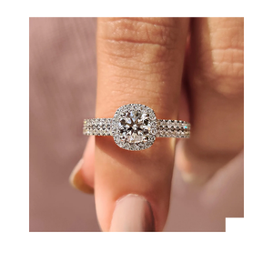 Impresionante Anillo de Diamante Cultivado en Laboratorio con un Brillo Atractivo para Mujeres que Aprecian la Joyería Atemporal de la India - Product Image 2