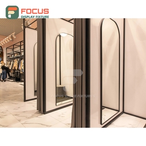 Vitrine en bois sur mesure pour magasin de vêtements – Gestion de projet - Product Image 5