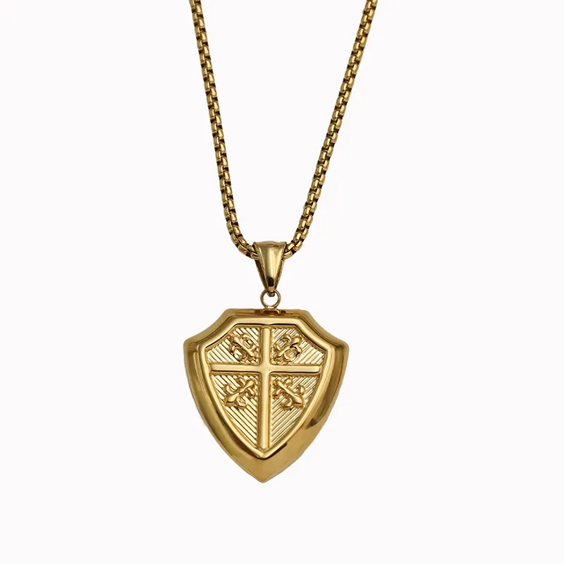 Collana con ciondolo croce a forma di scudo con gioielli Punk in acciaio inossidabile placcato oro 18 carati Hip Hop
