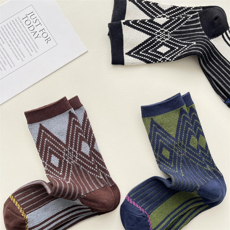 Bulk Wholesale High Quality Double Needle Winter Sock Match Colors Argyle Cotton Socks for Women Vintage Mid Tube Socks