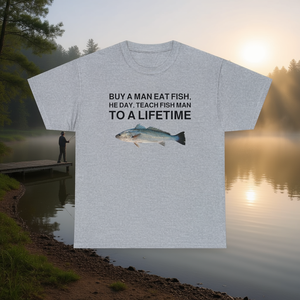 T-shirt humoristique et ironique : Achetez un homme, faites-lui manger du poisson, apprenez-lui à vivre une vie entière. - Product Image 3
