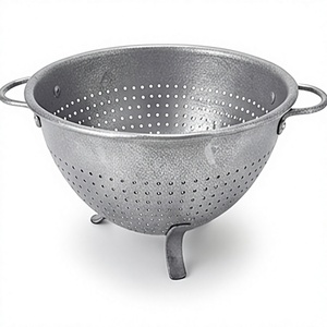 Passoire en métal de style rustique haut de gamme avec deux poignées, aspect vintage, idéale pour le rangement de fruits, légumes et riz dans la cuisine - Product Image 1