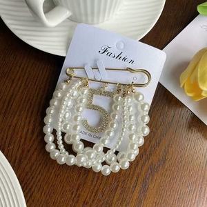 Broche de luxe de créateur NO.5, pendentif en perles, broches élégantes <span class=keywords><strong>pour</strong></span> vêtements, épingle à broche, bijoux de mode <span class=keywords><strong>pour</strong></span> femmes, nouveau catalogue - Product Image 3