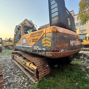 Excavadora de cadenas Hyundai 305LC-9S usada de 30.5 toneladas, ideal para trabajos pesados de construcción y demolición, a bajo precio. - Product Image 1