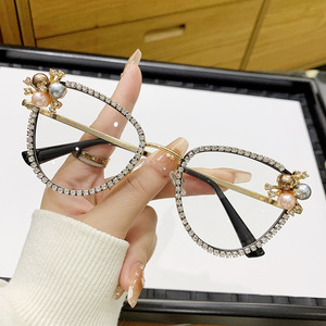 Montures de lunettes œil-de-chat décoratives pour femmes avec strass et perles, monture complète carrée, sans correction, protection anti-lumière bleue - Product Image 1
