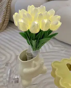 Flores artificiales de tulipán con luz LED Tulipanes de sensación real Lámpara de tulipán rosa de primavera Luz alimentada por batería para la decoración del Día de la madre