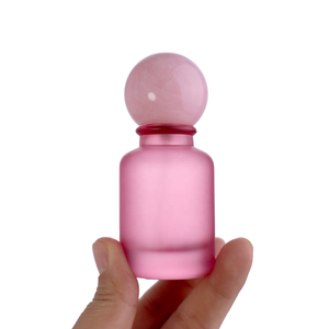 Chai nước hoa thủy tinh màu hồng 50ml tùy chỉnh, kiểu dáng trụ tròn sang trọng, nắp cầu màu hồng - Product Image 2