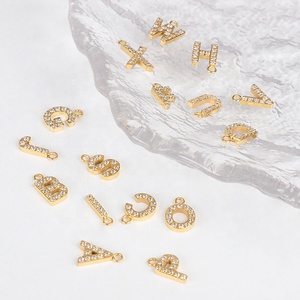Dijes Colgantes de Acero Inoxidable Bañado en Oro de 18K con Diamante CZ de 26 Letras Iniciales del Alfabeto para Fabricación de Pulseras y Collares al por Mayor - Product Image 4