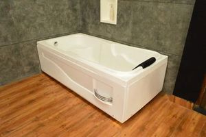 Moderna Bañera de Hidromasaje Rectangular Blanca de Acrílico con Elegante Reposacabezas Negro y Panel Lateral Elegante - Product Image 5