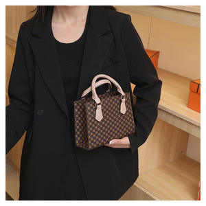 Retro Printed <b>Handbag</b> <b>for</b> Women Versatile High End Tote Bag <b>for</b> Luxurious Parties - Product Image 4