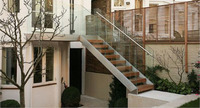 Escalier extérieur personnalisable pour villa, design moderne et élégant, en bois massif avec motif fileté, escalier droit en métal pour l'extérieur