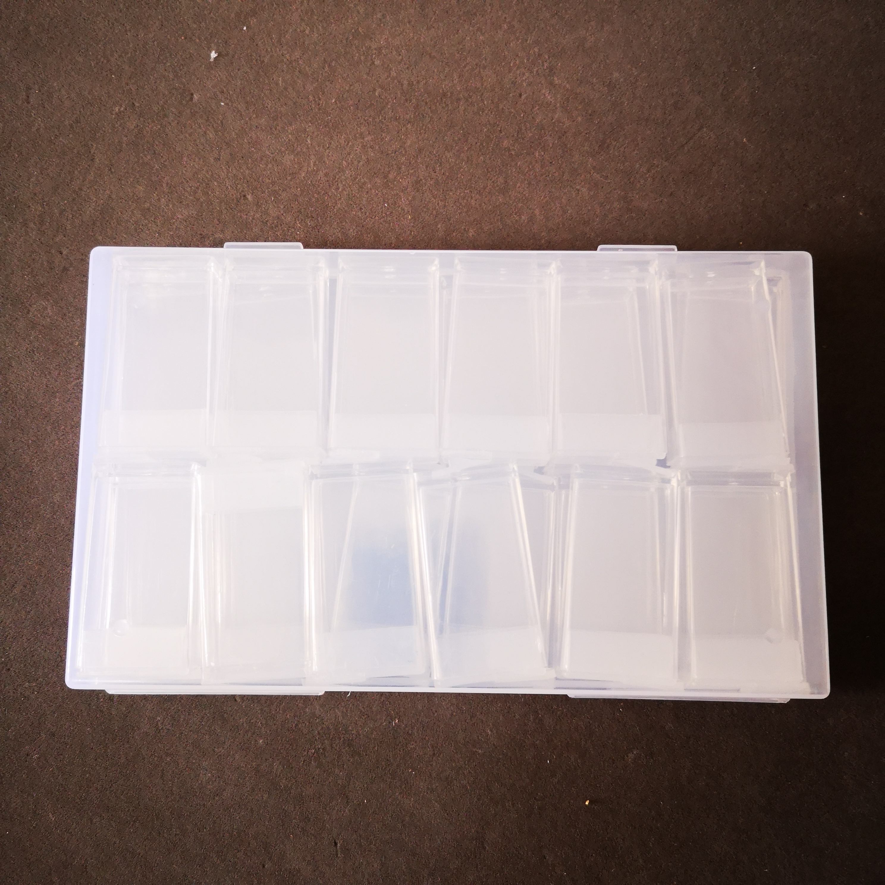 boîte blanche à 64 emplacements