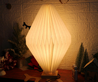 Lampe de table pliable en papier avec base en bois de couleur blanche, lanterne en papier, décoration d'intérieur