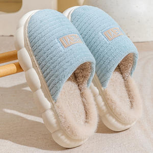 Chaussons en laine à semelle épaisse antidérapante pour l'hiver et l'automne, adaptés à l'intérieur et à l'extérieur, style maison en coton. - Product Image 3