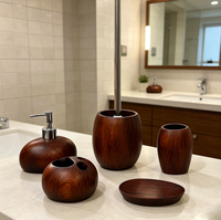Ensemble d'accessoires de salle de bain élégant en résine imitation bois de noyer, cinq pièces, imperméable, durable, effet bois foncé, aspect bois écologique