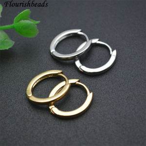 Venta al por mayor de diseño simple, <span class=keywords><strong>material</strong></span> de cobre antioxidante, chapado <span class=keywords><strong>en</strong></span> oro de 18 quilates, plateado, redondo, liso, ganchos para pendientes de aro para mujer - Product Image 1