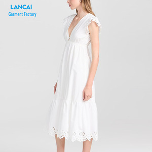 Abito lungo <span class=keywords><strong>bianco</strong></span> da ragazza di alta qualità in tessuto di cotone con scollo a v decorazioni in pizzo polsino con fondo personalizzato da donna <span class=keywords><strong>abbigliamento</strong></span> per feste - Product Image 2