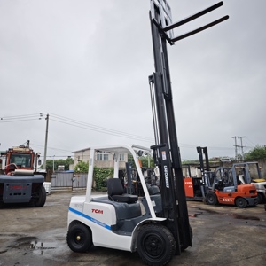 Montacargas Diésel Usado TCM FD30 de 3 Toneladas con Desplazador Lateral Hidráulico, Mástil de Dos Etapas, Altura de Elevación de 4.5m, Buen Estado - Product Image 6