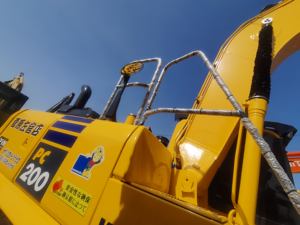 Mini-pelle Komatsu 90% d'occasion, chenille de taille moyenne de 20 tonnes avec moteur, pompe et engrenage neufs à bas prix - Product Image 4