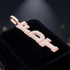 Colgante de Letra de Moissanita Oro Rosa con Incrustaciones de Diamantes, Joyería de Lujo Temática Hip Hop, Unisex para Uso Diario - Product Image 4