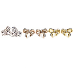 Vente en gros de boucles d'oreilles en or rose 18 carats avec nœud papillon et ruban style vintage à la mode pour femme - Product Image 4