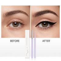 Crayon contour des yeux lumineux avec estompeur intégré, crée des lignes fumées ou nettes, longue tenue, waterproof