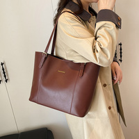 Sac fourre-tout classique élégant noir uni avec boucle et poignée, idéal pour le quotidien, le travail, le shopping, les voyages et comme cadeau pour femme.