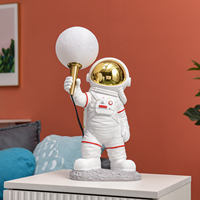 Décoration de Chambre d'Enfant Lampe de Table/Bureau LED Astronaute en Résine, Sculpture Décorative Homme de l'Espace pour la Maison