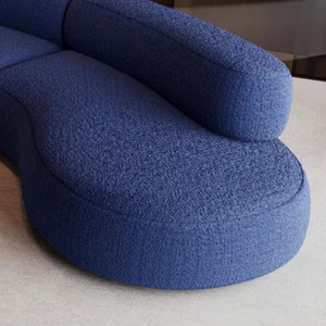 Sofá moderno con espalda baja curvada de estilo crema y azul perfilado para Park Workshop, apartamento, sala de estar u oficina - Product Image 2